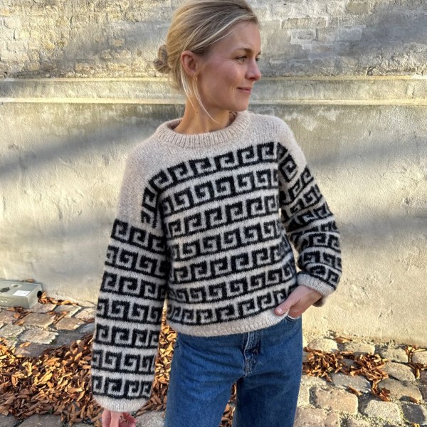 PetiteKnit Mönster Athene Sweater av hög kvalitet – perfekt för ditt nästa kreativa projekt. Alltid med snabb leverans och trygga betalningar.