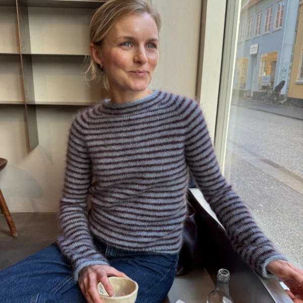 PetiteKnit Mönster Frankie Blouse av hög kvalitet – perfekt för ditt nästa kreativa projekt. Alltid med snabb leverans och trygga betalningar.