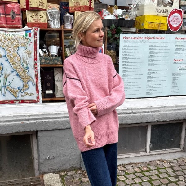 PetiteKnit Mönster Linea Sweater av hög kvalitet – perfekt för ditt nästa kreativa projekt. Alltid med snabb leverans och trygga betalningar.