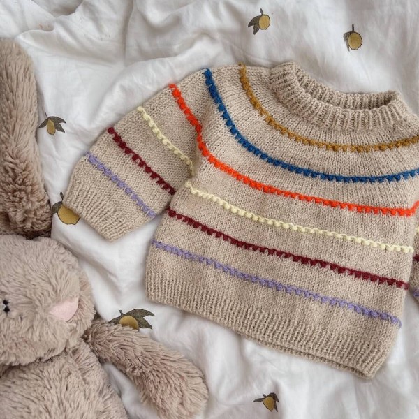 PetiteKnit Mönster Festival Sweater baby