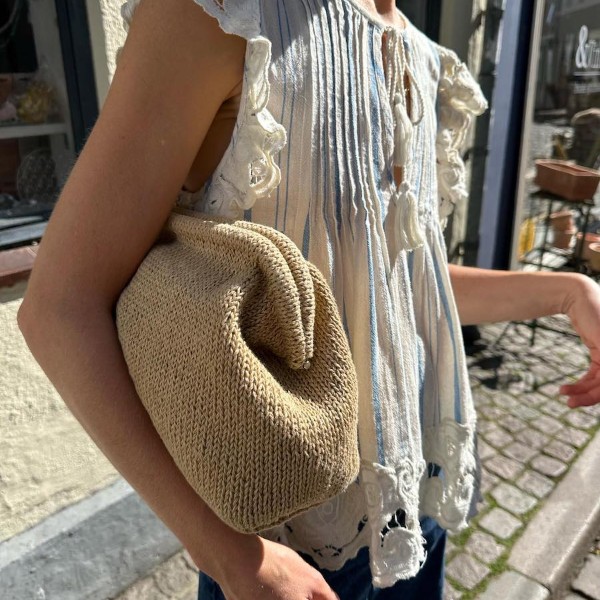 PetiteKnit Mönster Cleo Clutch av hög kvalitet – perfekt för ditt nästa kreativa projekt. Alltid med snabb leverans och trygga betalningar.