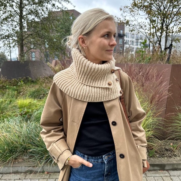 PetiteKnit Mönster November Neck av hög kvalitet – perfekt för ditt nästa kreativa projekt. Alltid med snabb leverans och trygga betalningar.