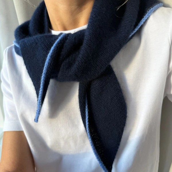 PetiteKnit Mönster Uma Scarf av hög kvalitet – perfekt för ditt nästa kreativa projekt. Alltid med snabb leverans och trygga betalningar.