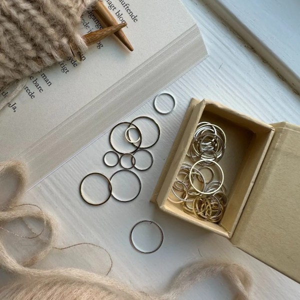 Maskmarkörer runda PetiteKnit av hög kvalitet – perfekt för ditt nästa kreativa projekt. Alltid med snabb leverans och trygga betalningar.