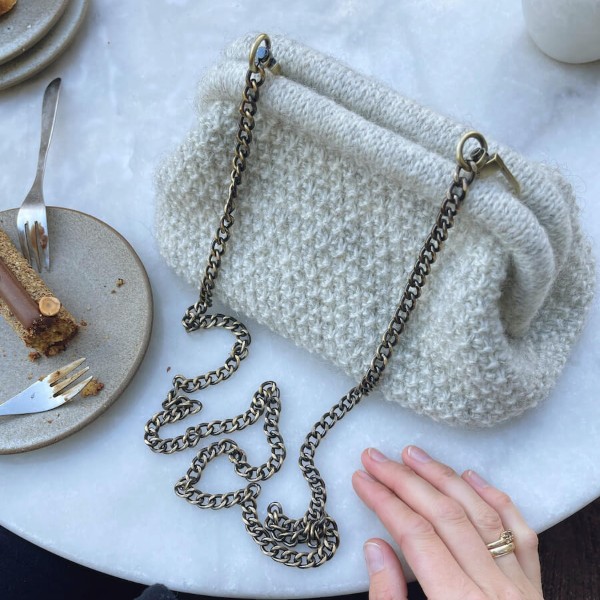 Kedja till Winter Clutch av hög kvalitet – perfekt för ditt nästa kreativa projekt. Alltid med snabb leverans och trygga betalningar.