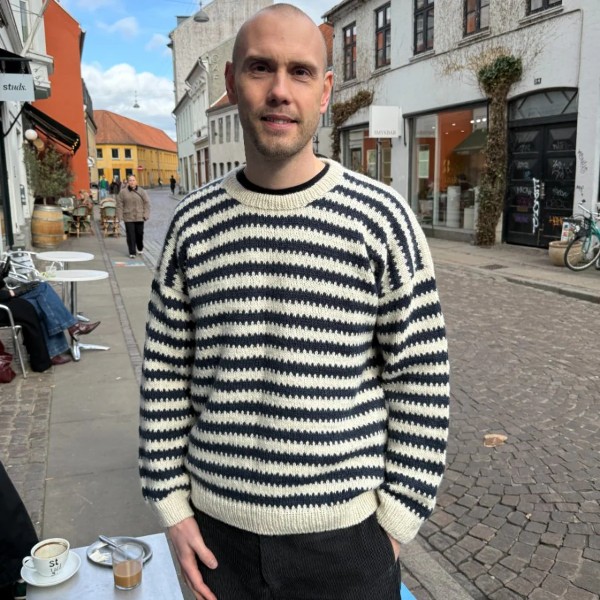 PetiteKnit Mönster Otto Sweater Man av hög kvalitet – perfekt för ditt nästa kreativa projekt. Alltid med snabb leverans och trygga betalningar.
