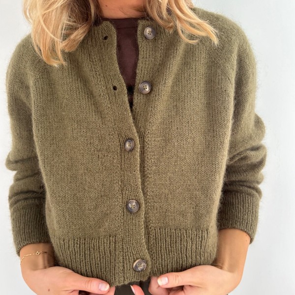 Garn-Kit Darcy Cardigan av hög kvalitet – perfekt för ditt nästa kreativa projekt. Alltid med snabb leverans och trygga betalningar.