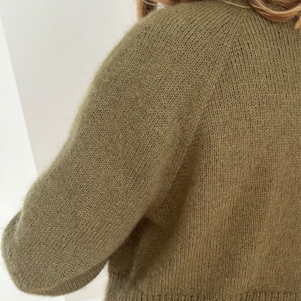 Garn-Kit Darcy Cardigan av hög kvalitet – perfekt för ditt nästa kreativa projekt. Alltid med snabb leverans och trygga betalningar.