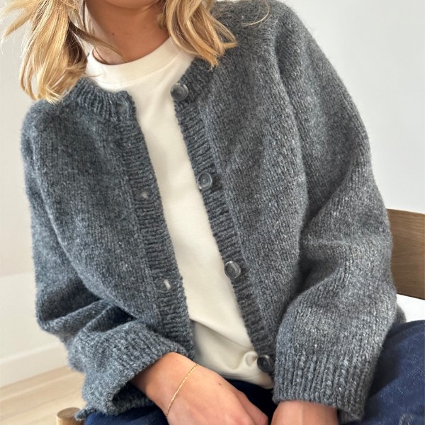 Garn-Kit Foundation Cardigan Fritidsgarn av hög kvalitet – perfekt för ditt nästa kreativa projekt. Alltid med snabb leverans och trygga betalningar.