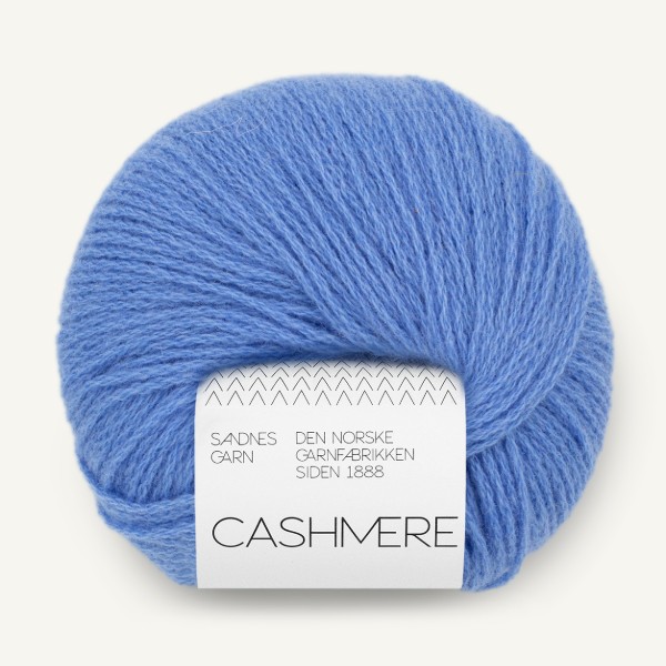 Sandnes Cashmere 5824 Provence Blue av hög kvalitet – perfekt för ditt nästa kreativa projekt. Alltid med snabb leverans och trygga betalningar.
