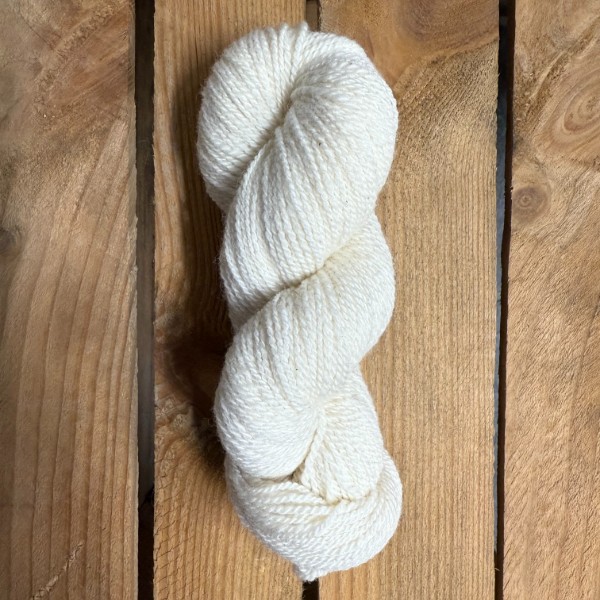 Yarns&Barns Ullrika 2tr 50gr snö av hög kvalitet – perfekt för ditt nästa kreativa projekt. Alltid med snabb leverans och trygga betalningar.