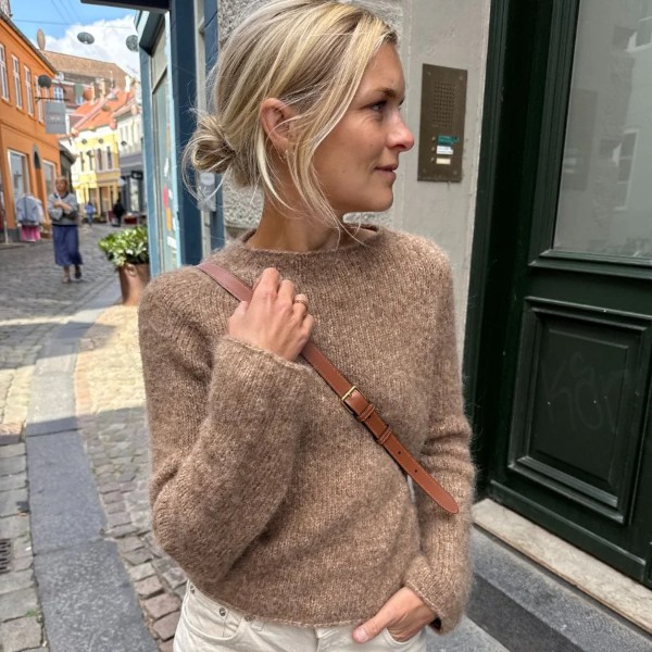 PetiteKnit Mönster Ivy Sweater av hög kvalitet – perfekt för ditt nästa kreativa projekt. Alltid med snabb leverans och trygga betalningar.