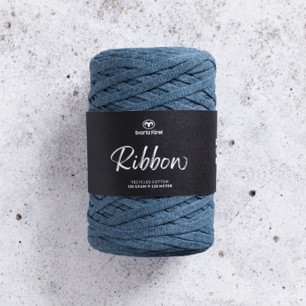 Ribbon Denim Blue av hög kvalitet – perfekt för ditt nästa kreativa projekt. Alltid med snabb leverans och trygga betalningar.