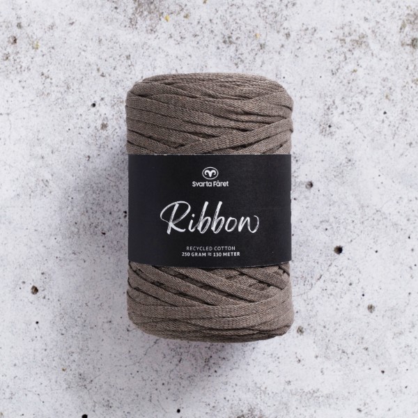 Ribbon Taupe Brown av hög kvalitet – perfekt för ditt nästa kreativa projekt. Alltid med snabb leverans och trygga betalningar.